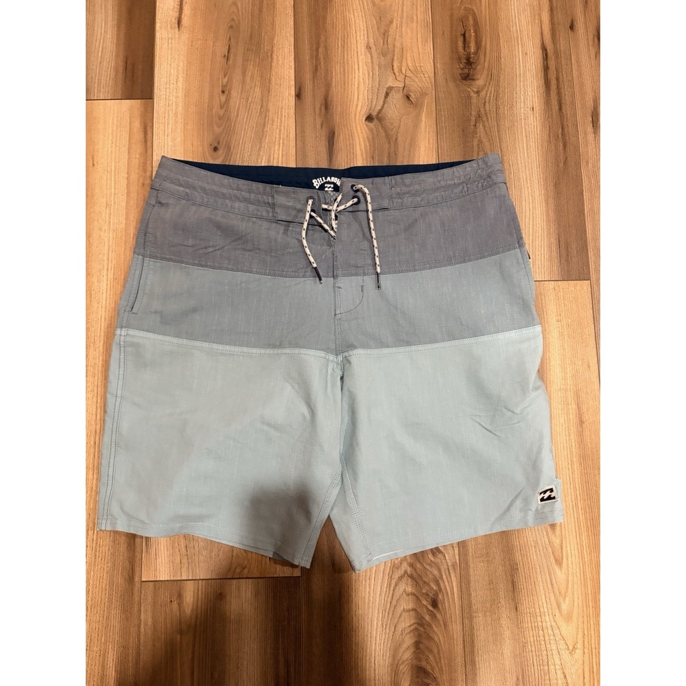 Billabong Board Shorts Men's 34 Light Green Gray EUC Beach Life Casual